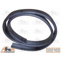 Joint noir entre aile...